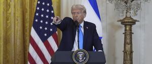 US-Präsident Donald Trump während einer Pressekonferenz mit dem israelischen Ministerpräsidenten Benjamin Netanjahu im East Room des Weißen Hauses. 