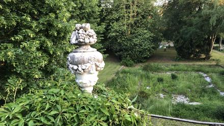 Nur noch wenig erinnert an die einstige Schönheit des Gartens der Grafen Schwerin in Ziethen nahe Usedom.