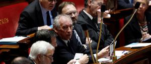 Der französische Premierminister Francois Bayrou und Mitglieder der französischen Regierung nehmen an der Fragestunde der Regierungssitzung in der Nationalversammlung in Paris teil.
