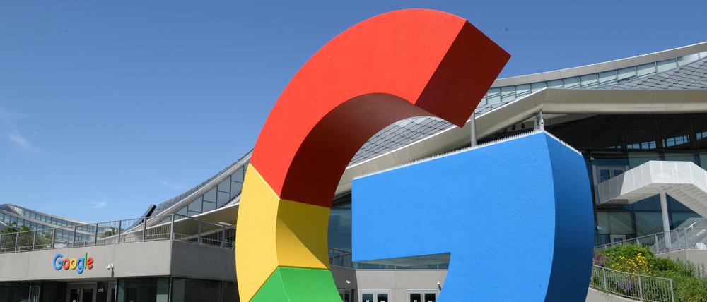 Das Logo von Google ist an einem Gebäude der Konzernzentrale zu sehen.