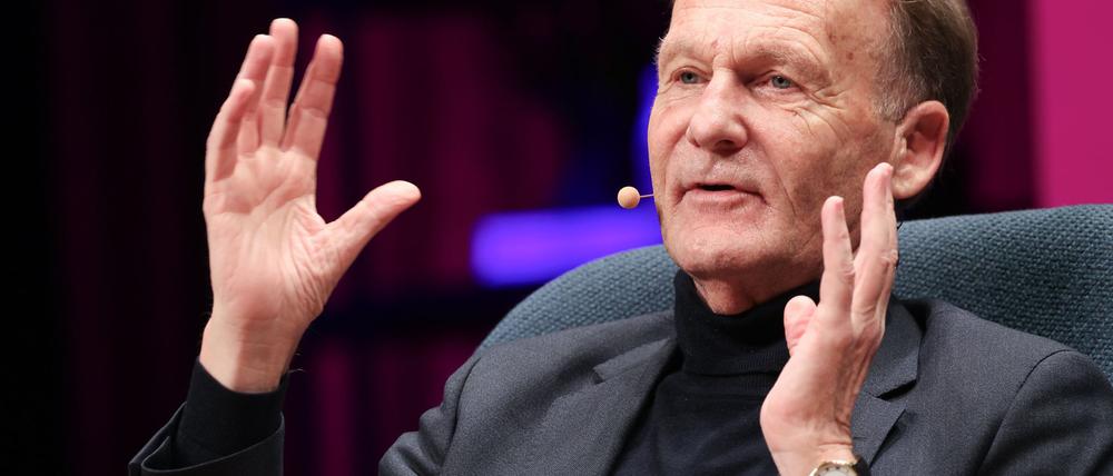 Hans-Joachim Watzke lässt die neue sportliche Führung beim BVB in Ruhe arbeiten. 