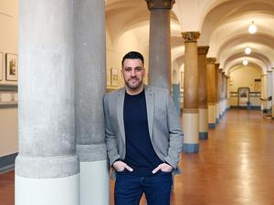 Der neue Schulleiter von der Friedrich-Bergius-Sekundarschule in Berlin-Friedenau Engin Çatık.