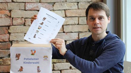 Der Potsdamer Sven Köhler hat ein Demokratie-Projekt für Kinder ins Leben gerufen, 547 Kinder haben bei der letzten Wahl teilgenommen.