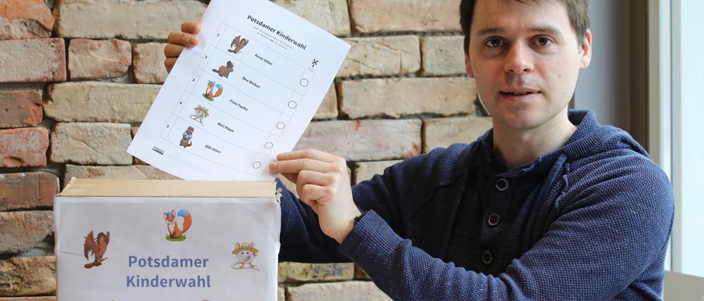 Der Potsdamer Sven Köhler hat ein Demokratie-Projekt für Kinder ins Leben gerufen, 547 Kinder haben bei der letzten Wahl teilgenommen.