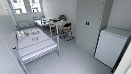 Zimmer in einer Gemeinschaftsunterkunft für Geflüchtete in der Ketziner Straße. 