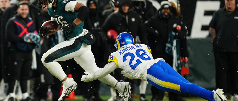 Die Los Angeles Rams um Kamren Kinchens (r) gastieren 2026 in Melbourne.