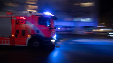 Bei einem Brand in Berlin-Lichterfelde wurden vier Menschen verletzt. (Symbolbild)