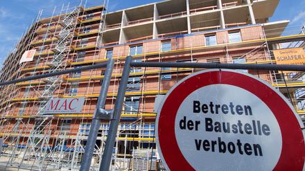 Fast der Hälfte der deutschen Wohnungsbaufirmen fehlen die Aufträge 