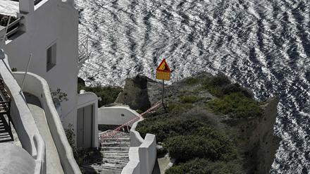 Die Küsten sollten Menschen auf Santorini zuzeit wegen Erdrutschgefahr meiden.