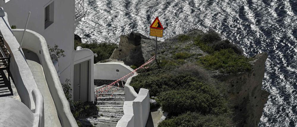 Die Küsten sollten Menschen auf Santorini zuzeit wegen Erdrutschgefahr meiden.