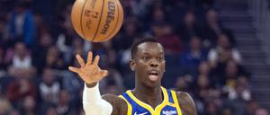 Jan 28, 2025; San Francisco, California, USA; Golden State Warriors guard Dennis Schröder (71) passes to a teammate during the first quarter against the Utah Jazz at Chase Center. Mandatory Credit: D. Ross Cameron-Imagn Images