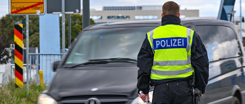 Es gibt bereits Grenzkontrollen am Übergang zwischen Frankfurt (Oder) und Slubice, die bislang vorübergehend eingeführt wurden. (Archivbild)