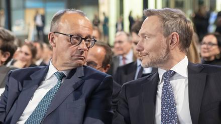 FDP-Chef Christian Lindner (rechts) im Gespräch mit CDU-Chef Friedrich Merz.