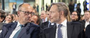 FDP-Chef Christian Lindner (rechts) im Gespräch mit CDU-Chef Friedrich Merz.