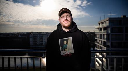 Finch bringt am Freitag ein neues Album raus. Der ostdeutsche Rapper zeigt in seinem neuen Album eine tiefgründige Seite.