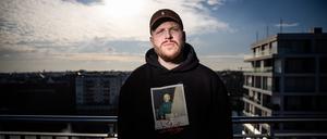 Finch bringt am Freitag ein neues Album raus. Der ostdeutsche Rapper zeigt in seinem neuen Album eine tiefgründige Seite.