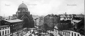 Eine Postkarte von 1910 zeigt den Posener Marktplatz mit der Synagoge im Hintergrund.