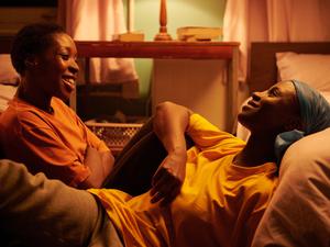 Film „Dreamers“ (von Joy Gharoro-Akpojotor) mit Ronkę Adékoluęjo und Ann Akinjirin. 