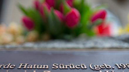 Der Name der erschossenen Hatun Sürücü steht auf einem Gedenkstein. Die aus einer streng muslimischen Familie stammende Sürücü war am 7. Februar 2005 einem sogenannten Ehrenmord zum Opfer gefallen.