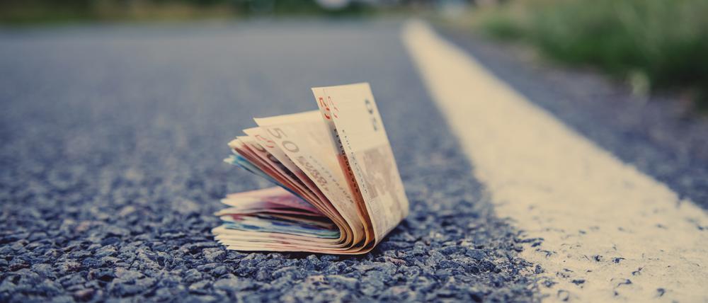 Die Berliner Politik gibt gern Geld für Gratis-Leistungen aus – und lässt genauso gern Geld am Wegesrand liegen.