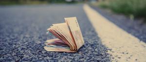 Die Berliner Politik gibt gern Geld für Gratis-Leistungen aus – und lässt genauso gern Geld  am Wegesrand liegen.