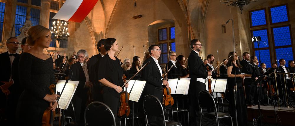 Das Anti-Kriegs-Oratorium War Requiem des britischen Komponisten Benjamin Britten wurde am 3. September 2023 im Vladislav-Saal der Prager Burg von den Orchestern der Tschechischen Philharmonie, der PKF - Prager Philharmonie und des Kiewer Symphonieorchesters, dem Prager Philharmonischen Chor und internationalen Solisten im Rahmen des Festivals Prague Sounds aufgeführt. 