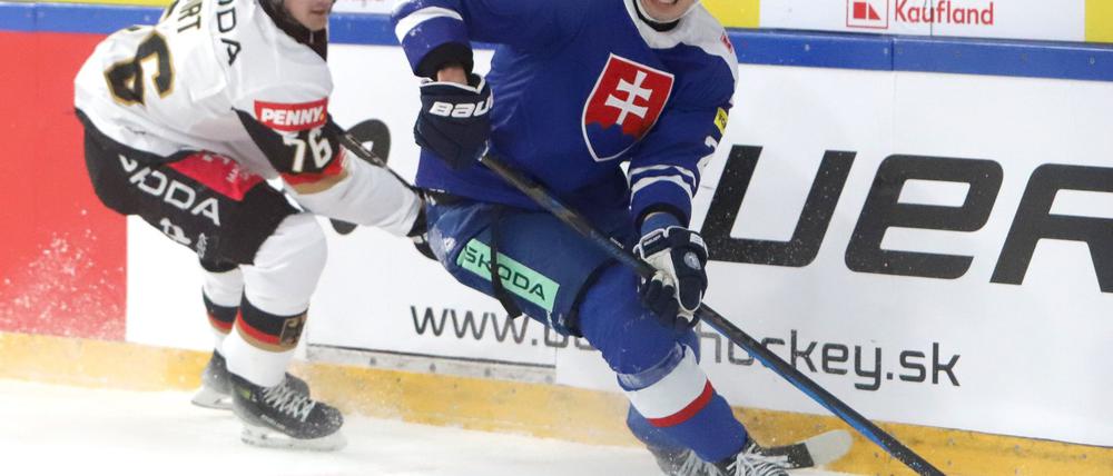 Daniel Wirt (l) verlor mit dem deutschen Perspektivteam auch den zweiten Test gegen die Slowakei.
