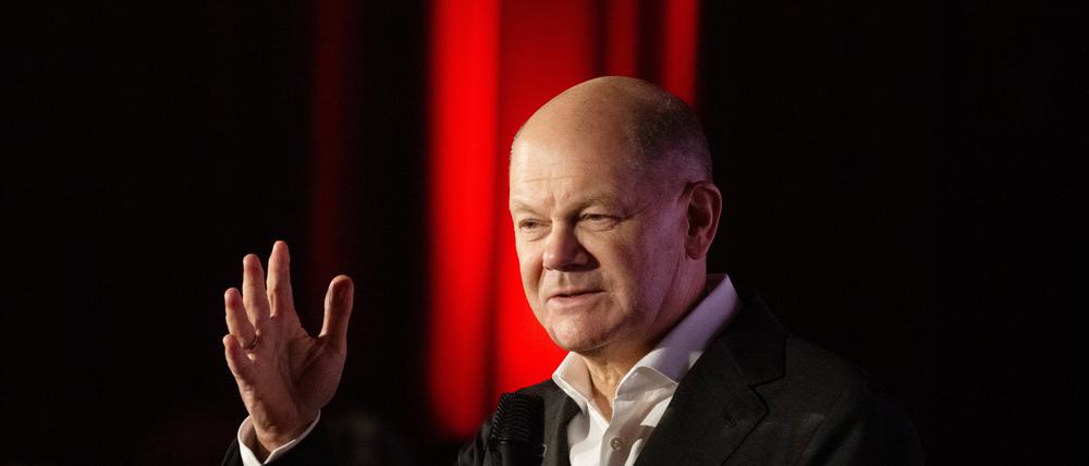 Bundeskanzler Olaf Scholz (SPD) nimmt an einer Wahlkampfveranstaltung der SPD teil.