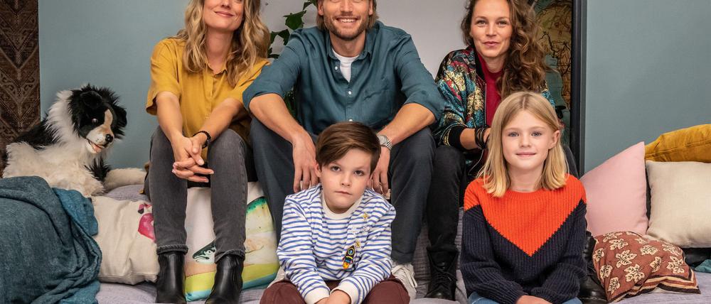 Volles Haus: Mads zwischen den beiden wichtigsten Frauen in seinem Leben.