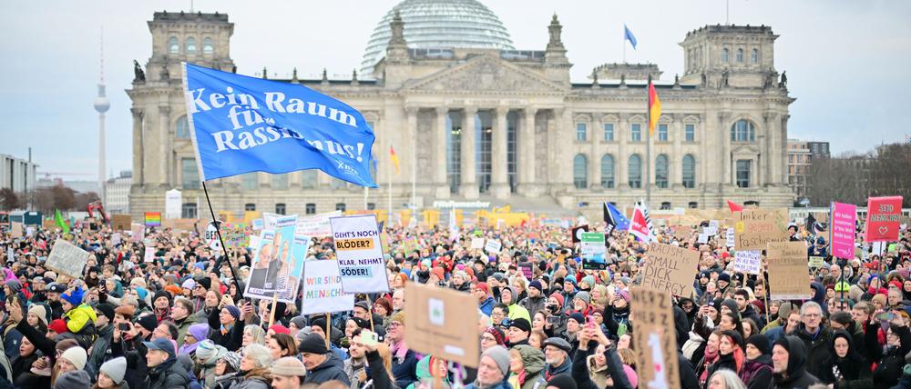 Zehntausende gingen auf die Straßen - in den Umfragen zur Bundestagswahl dagegen zeichnet sich die aufgeregte Stimmung nicht ab. (Archivbild)