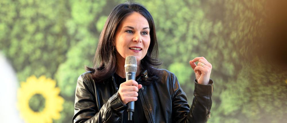 Annalena Baerbock (Bündnis 90/Die Grünen), Außenministerin, spricht während einer Wahlkampfveranstaltung der Grünen in Bremen.