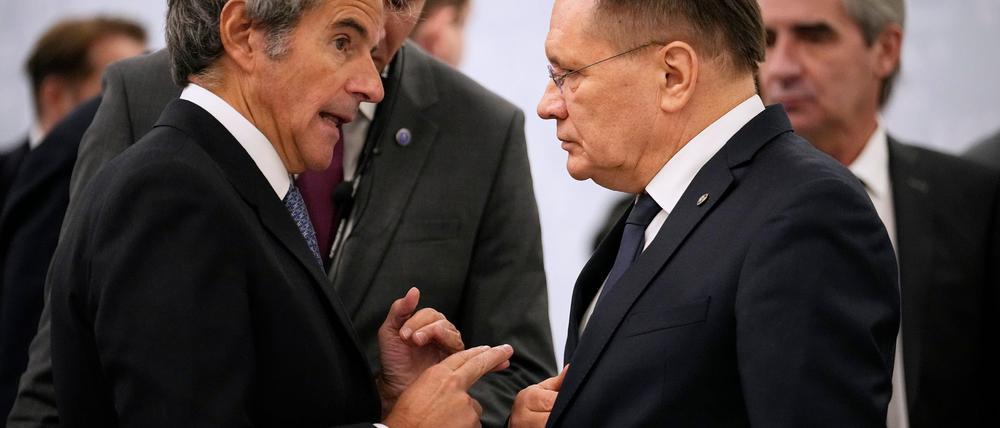 IAEA-Direktor Grossi warnte nach dem Gespräch mit dem Chef der russischen Atombehörde Lichatschow vor der Gefahr steigender Angriffe auf das AKW Saporischschja.