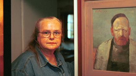 Ringende Liebe: Eva Strittmatter mit einem Bildnis ihres Mannes Erwin Strittmatter. Am Sonntag wäre sie 95 Jahre alt geworden.