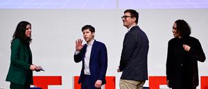 Sam Altman mit seinen Diskussionspartnern an der TU Berlin. 