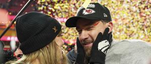 Taylor Swift mit ihrem Freund Travis Kelce, der mit den Chiefs den nächsten Meisterring anstrebt.