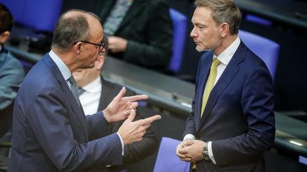 Christian Lindner (r) will gerne mit Friedrich Merz regieren - aber einer Meinung sind sie nicht immer. (Archivbild)