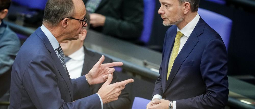 Christian Lindner (r) will gerne mit Friedrich Merz regieren - aber einer Meinung sind sie nicht immer. (Archivbild)