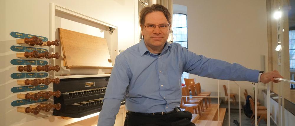 Jack Day ist der Kantor in der evangelischen Luisenkirche am Gierkeplatz in Berlin-Charlottenburg.