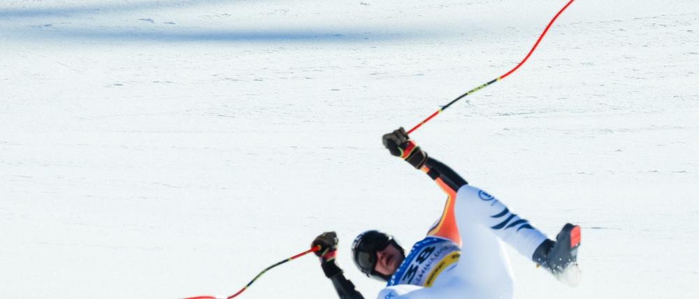 Stürzte spektakulär und kam ohne Ski in den Zielraum: Luis Vogt.