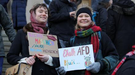 Gegen das AfD-“Winterfest“ gab es bunten Protest.