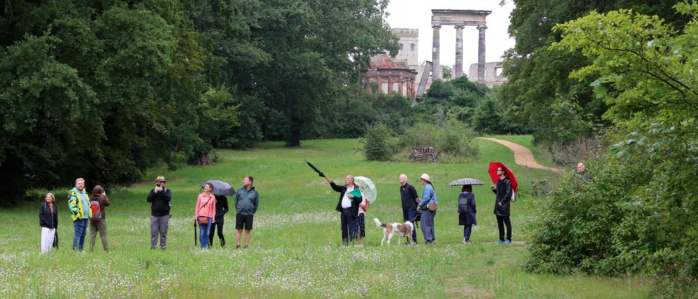 Führung am Ruinenberg im Potsdamer Park Sanssouci.