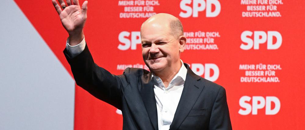 Bundeskanzler Olaf Scholz (SPD) spricht bei einer Townhall-Veranstaltung im Rahmen seiner Wahlkampftour mit Bürgern. 
