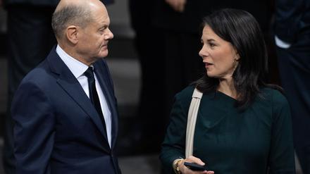 Bundeskanzler Olaf Scholz (SPD) und Außenministerin Annalena Baerbock (Grüne) sind zu Gast bei einer Spitzenkandidatenrunde in Brandenburg (Archivbild). 