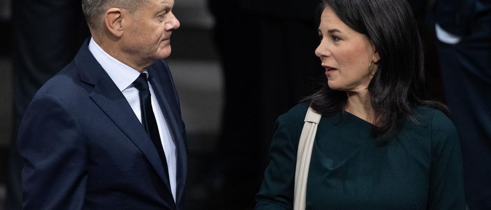 Bundeskanzler Olaf Scholz (SPD) und Außenministerin Annalena Baerbock (Grüne) sind zu Gast bei einer Spitzenkandidatenrunde in Brandenburg (Archivbild). 