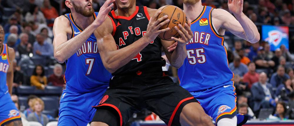 Chet Holmgren (l.) feierte nach Verletzungspause sein Comeback und stand erstmals gemeinsam mit Isaiah Hartenstein (r.) auf dem Parkett.