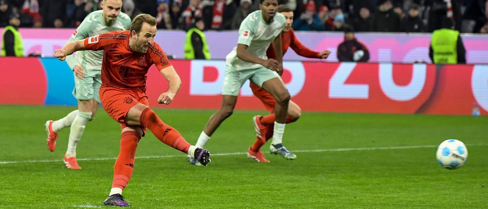 Vom Elfmeterpunkt eiskalt: Bayerns Harry Kane.