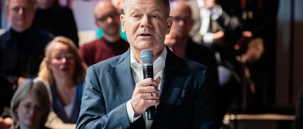 Bundeskanzler Olaf Scholz (SPD) wirft CDU-Chef Friedrich Merz bei der Frage der Abgrenzung zur AfD vor, nicht verlässlich zu sein.