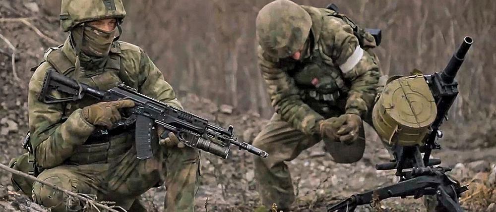 Nach einem Abflauen der Kämpfe in der Ostukraine über mehrere Tage greifen russische Truppen wieder heftiger an.