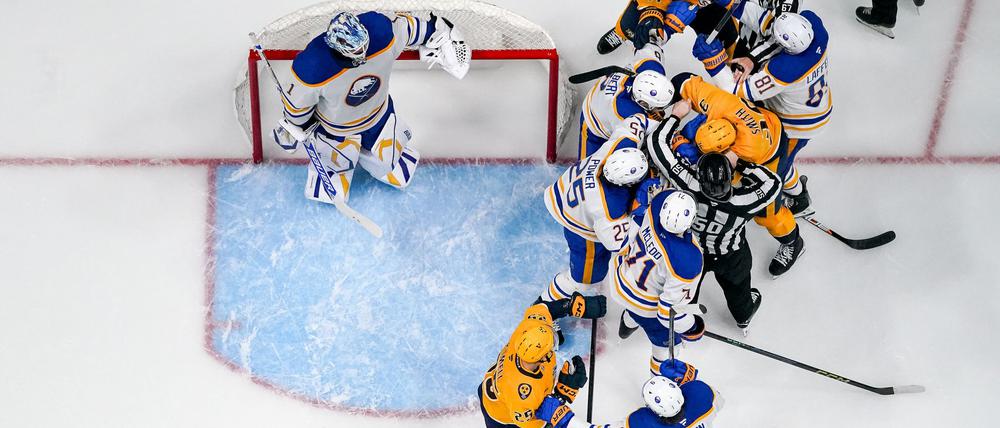 Die Buffalo Sabres mit JJ Peterka unterlagen in einem hitzigen Duell bei den Nashville Predators.