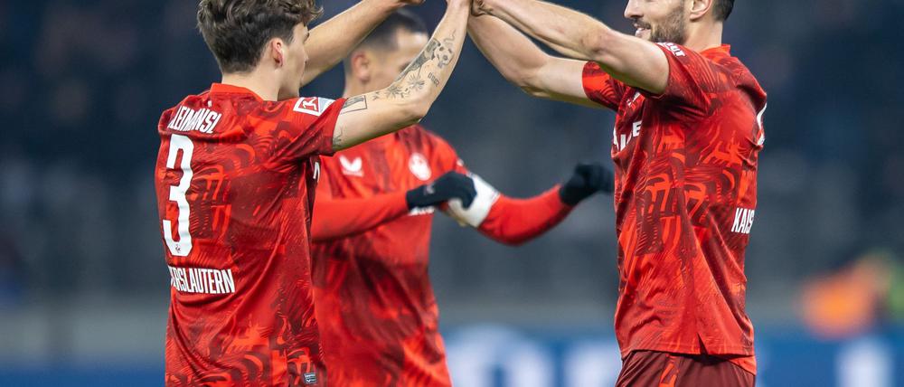 219 Personen verpassten den Jubel der Kaiserslauterer, weil sie nach Gewalttaten bei der Anreise nach Berlin von der Polizei gestoppt wurden.